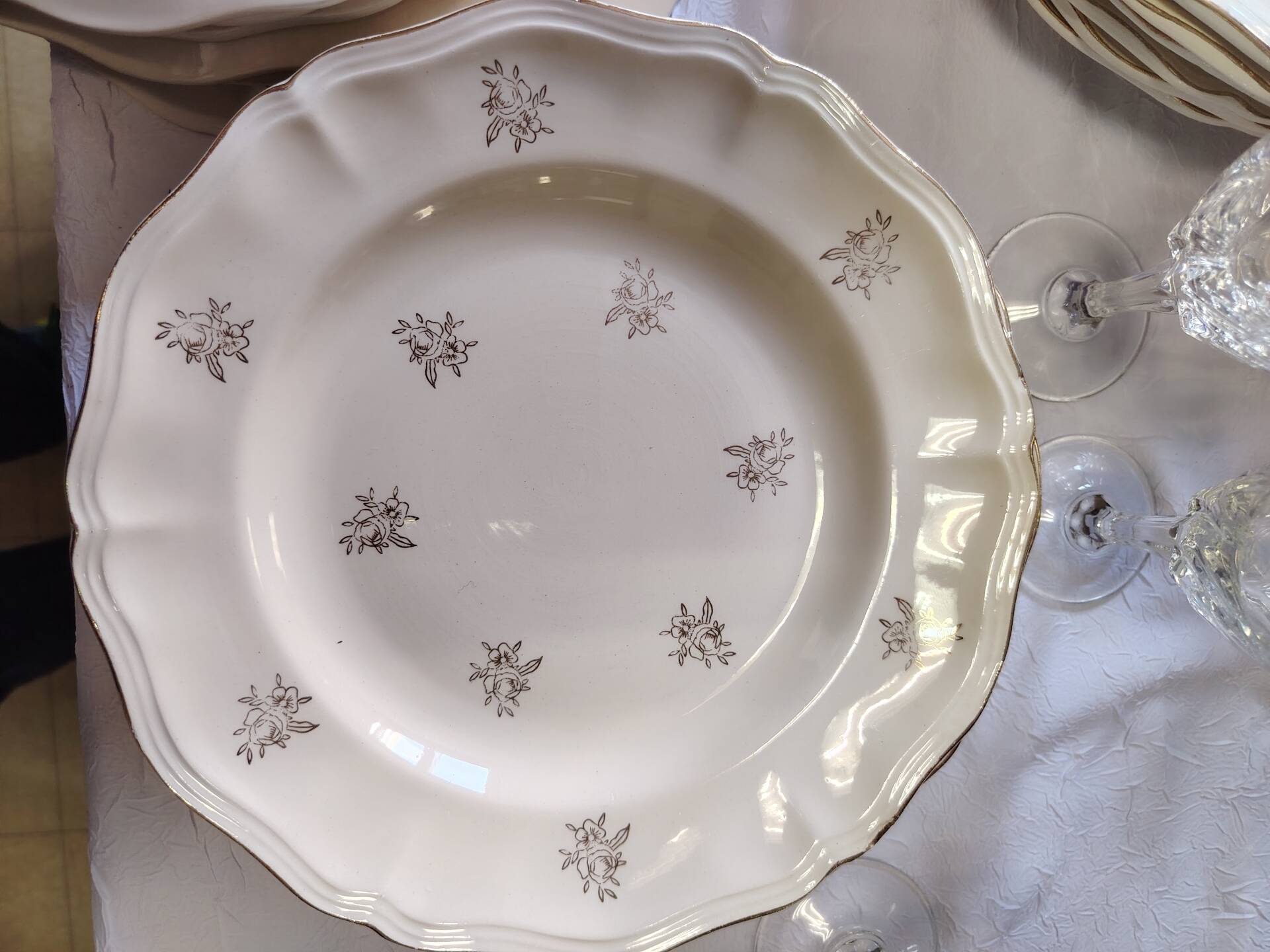 Sarreguemines set of 12 flat plates model Raphaël or flowers of F