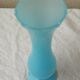 Vase bleu opaline