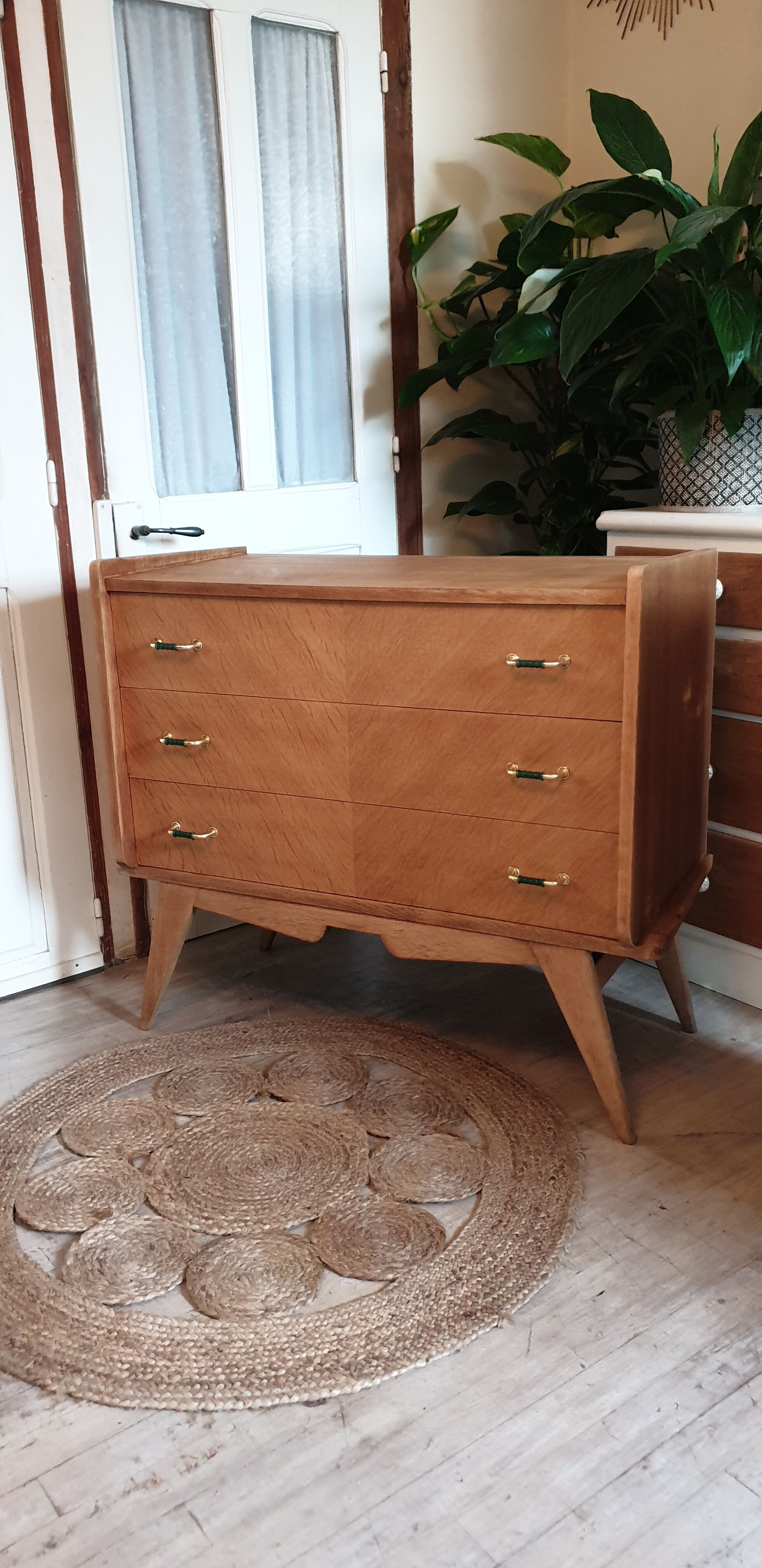 Chest of drawer compass feet