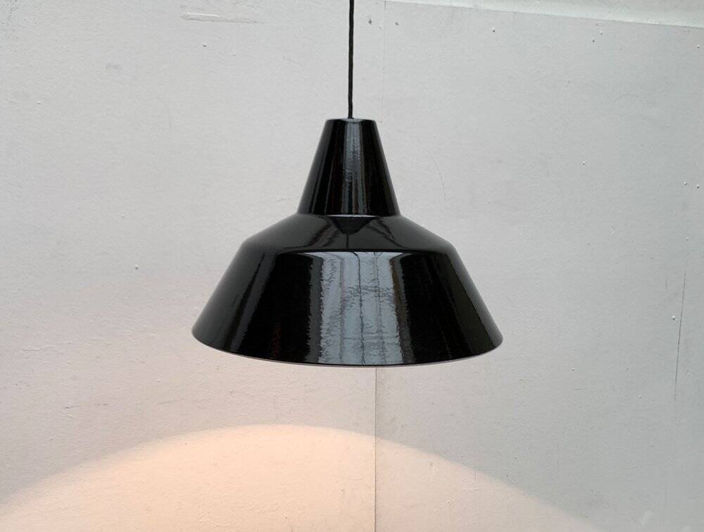 Large Danish Mid-Century pendant lamp in enamel for Louis Poulsen, 1960s.