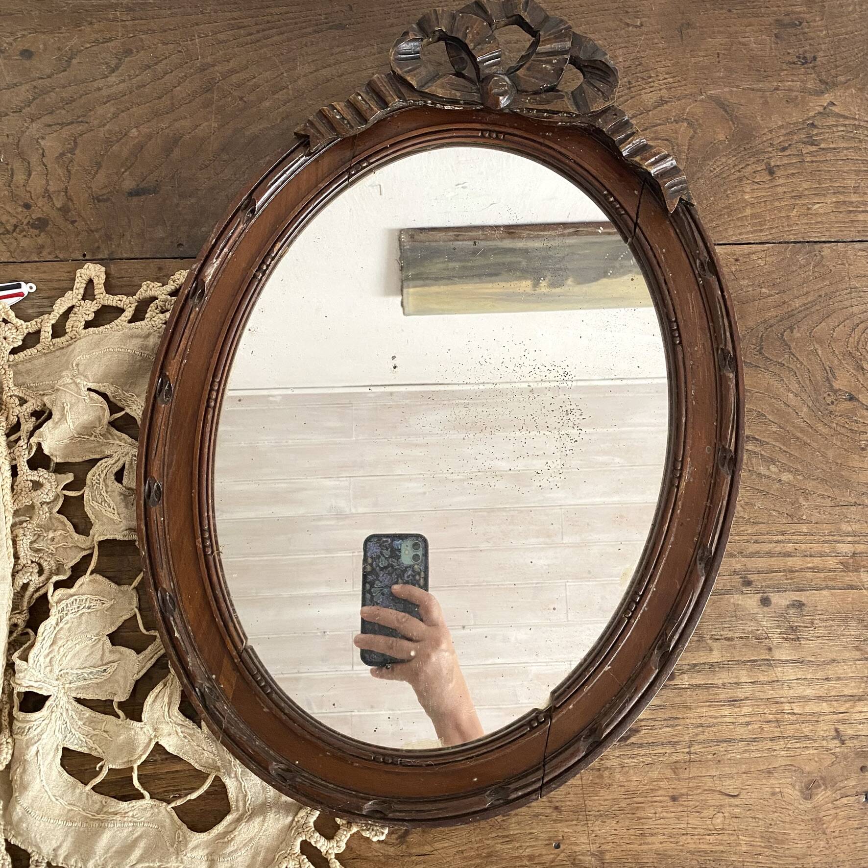 Miroir ovale mercure en bois sculpté décor nœud ruban 37X52