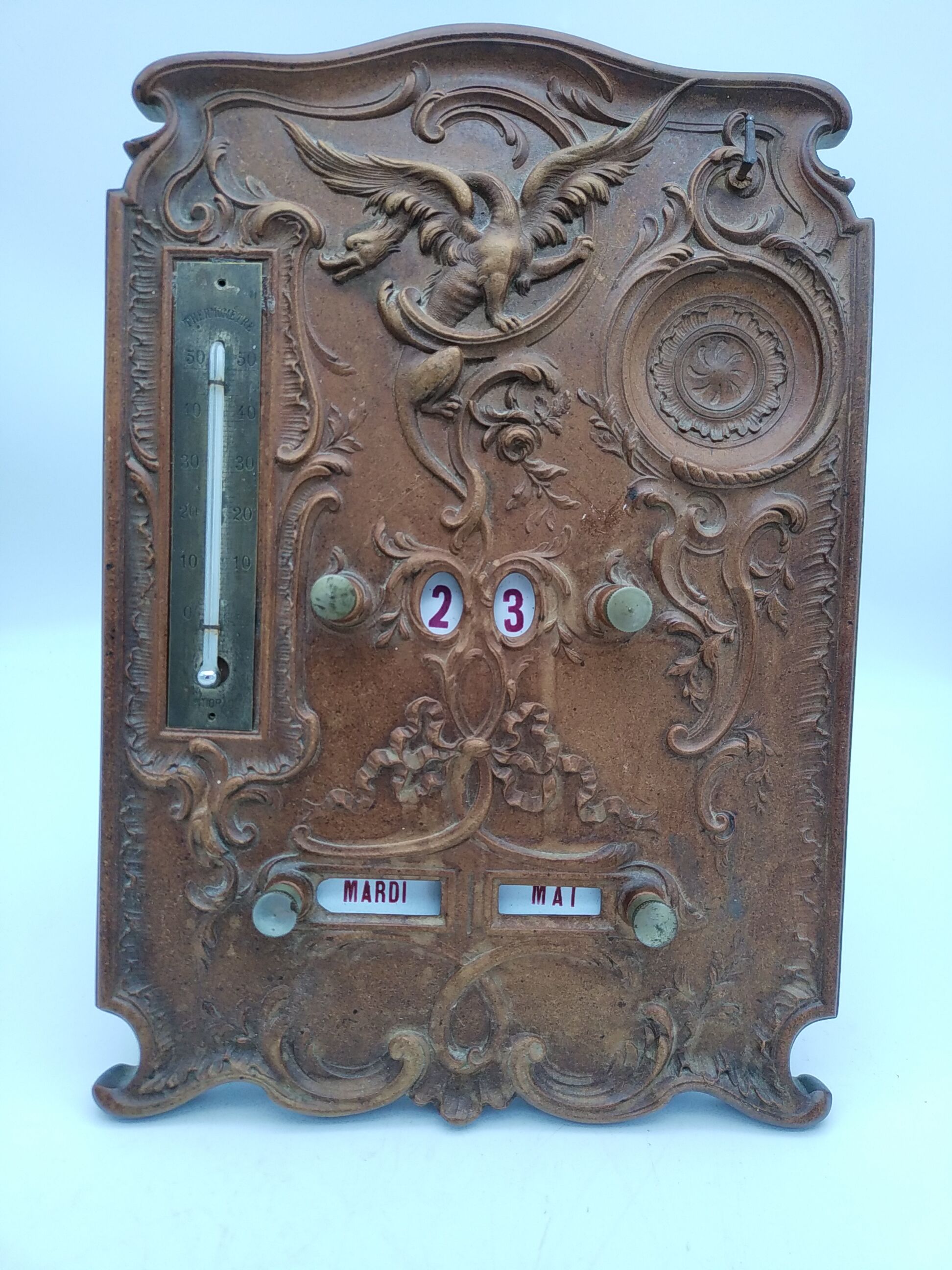 Perpetual calendar Napoleon III . Brass wood enamelled metal. Chimera.