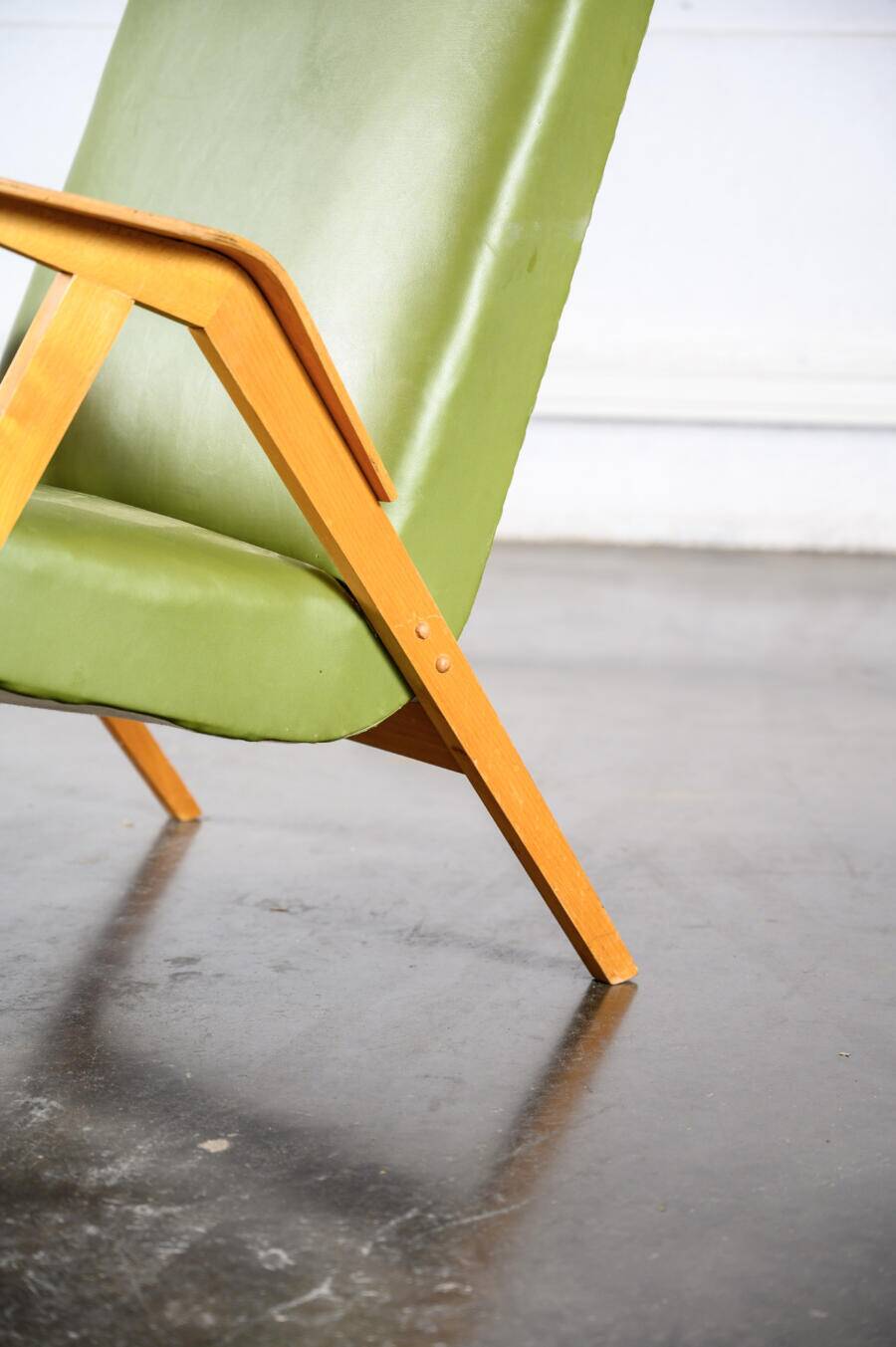 Fauteuil en skaï vert