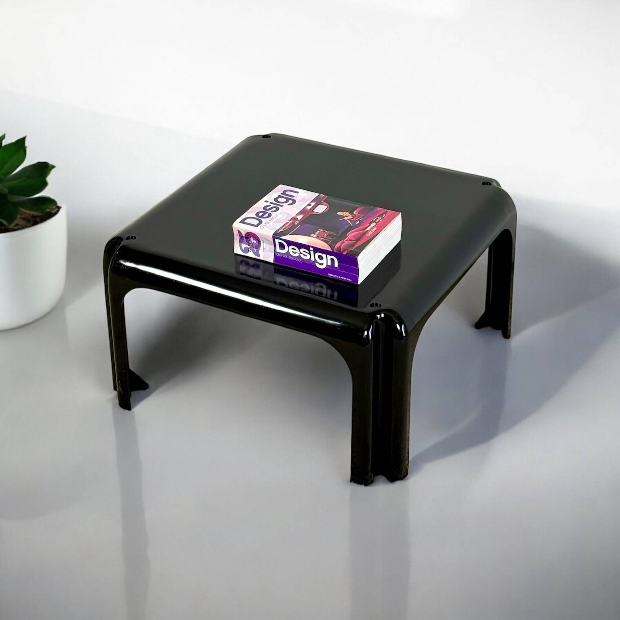 Coffee Table 'Elena', Vico Magistretti Design for Metra Italy, Glossy Black, 1970s