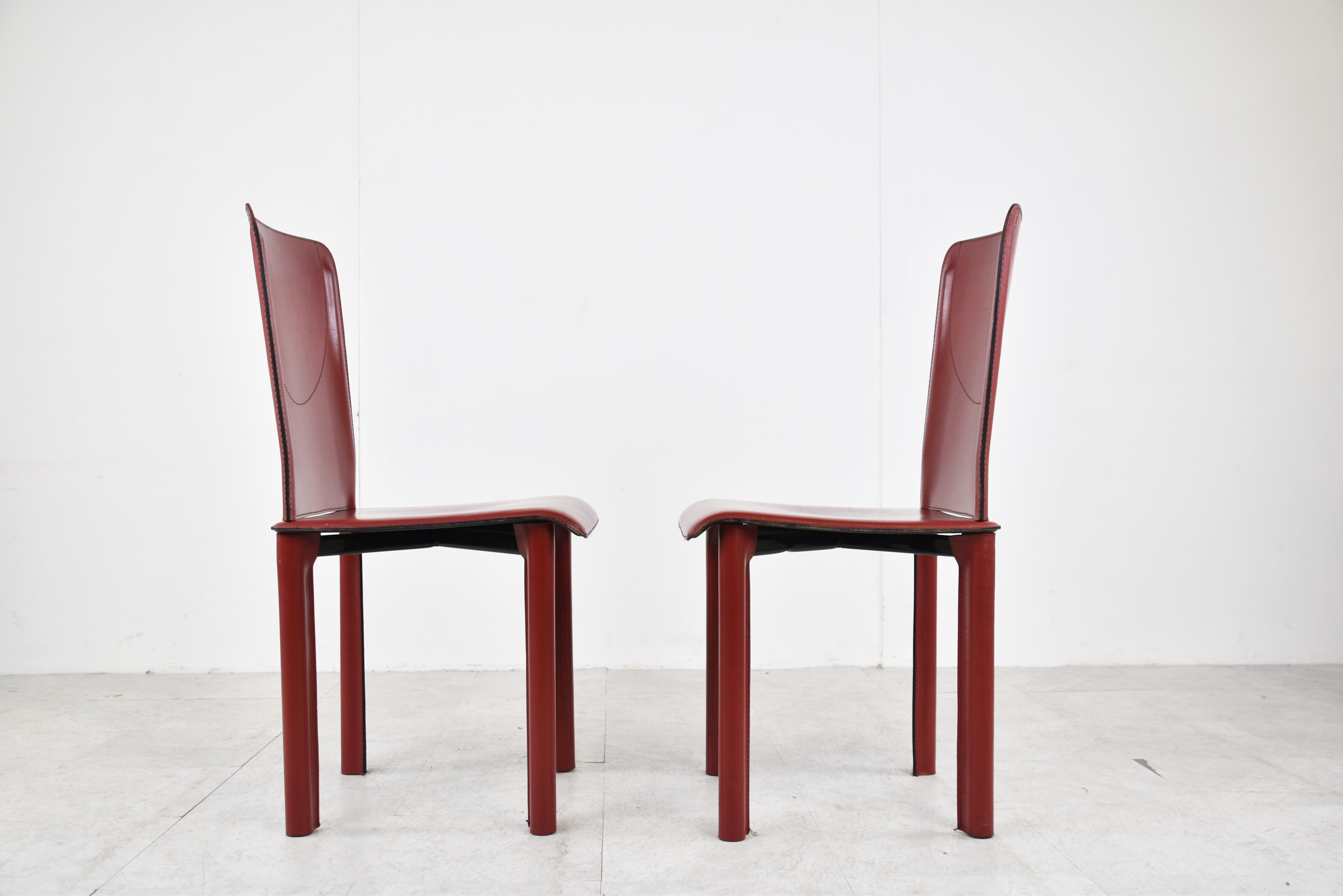 Lot de 6 chaises de salle à manger en cuir rouge fabriquées en Italie, années 1980