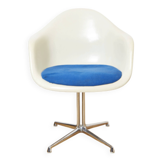 Off-White La Fonda Fiberglas Chair by Charles & Ray Eames for Herman Miller