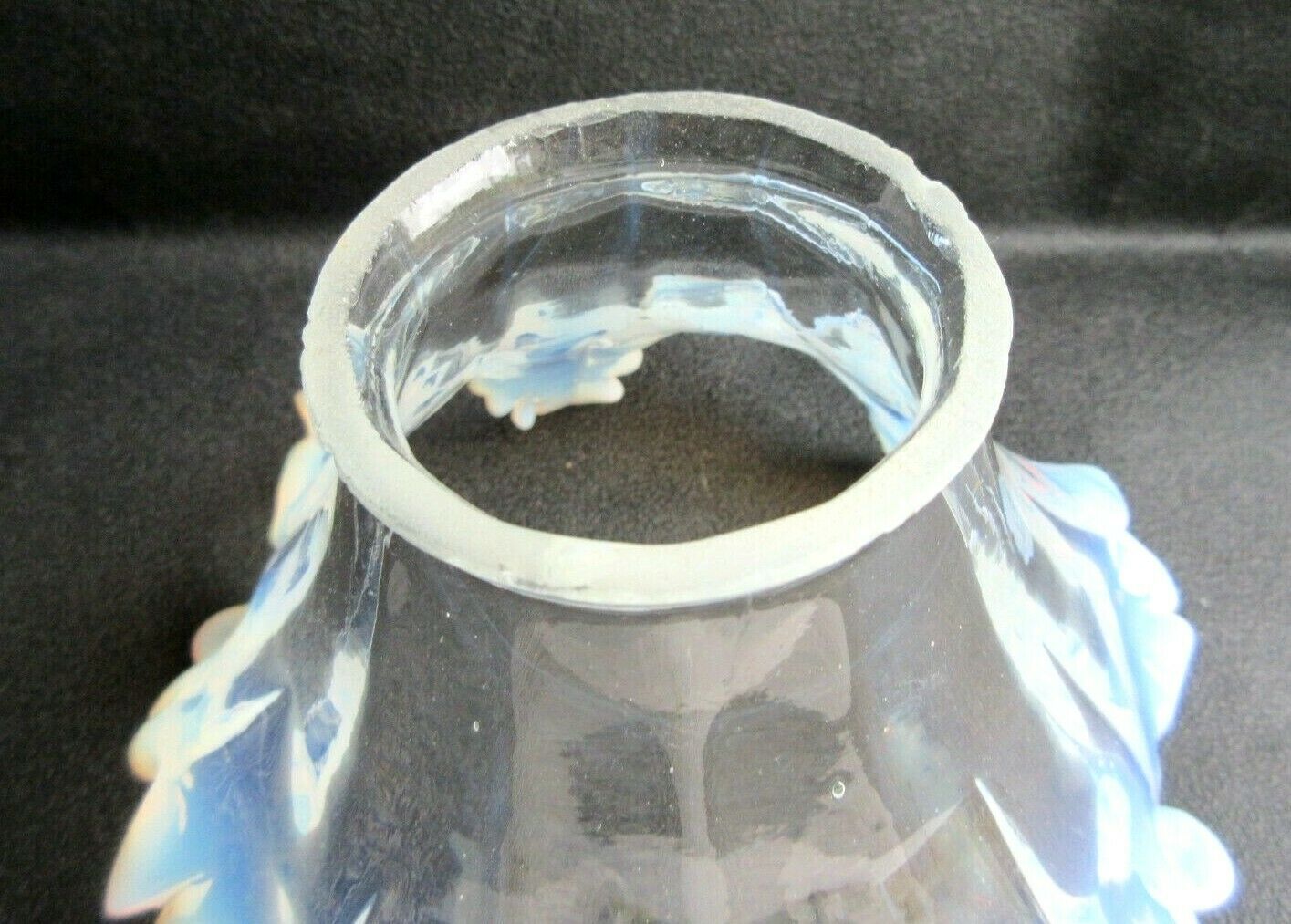 Tulip with glass claw, flower with 6 opalescent cut petals, Art Deco
