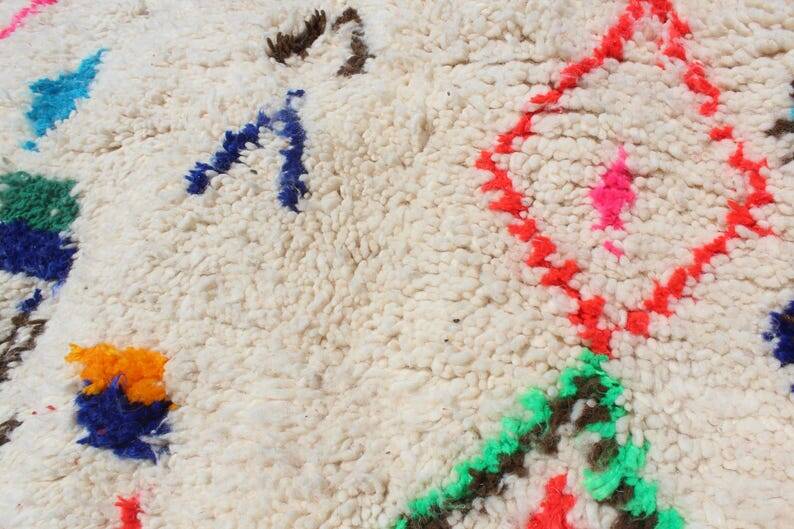 White decorated tablecloth 240cm x 140cm