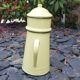Cafetière en tôle émaillée jaune