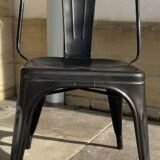 Lot of 6 chairs and two black Tolix armchairs in excellent condition.