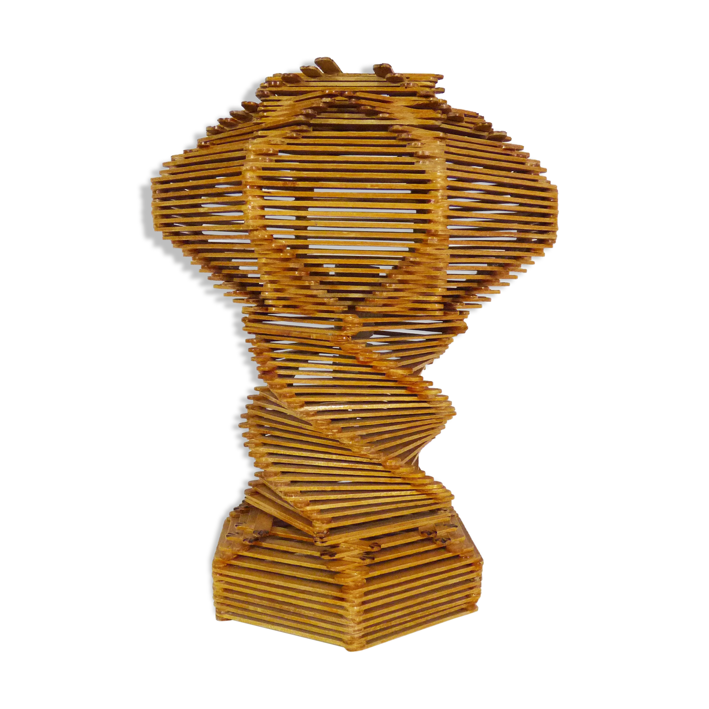 Lampe de table tramp art en bâtonnets de glace en bois art popsicle stick. année 60 70
