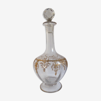 Carafe and its engraved glass cap with a vegetating decoration