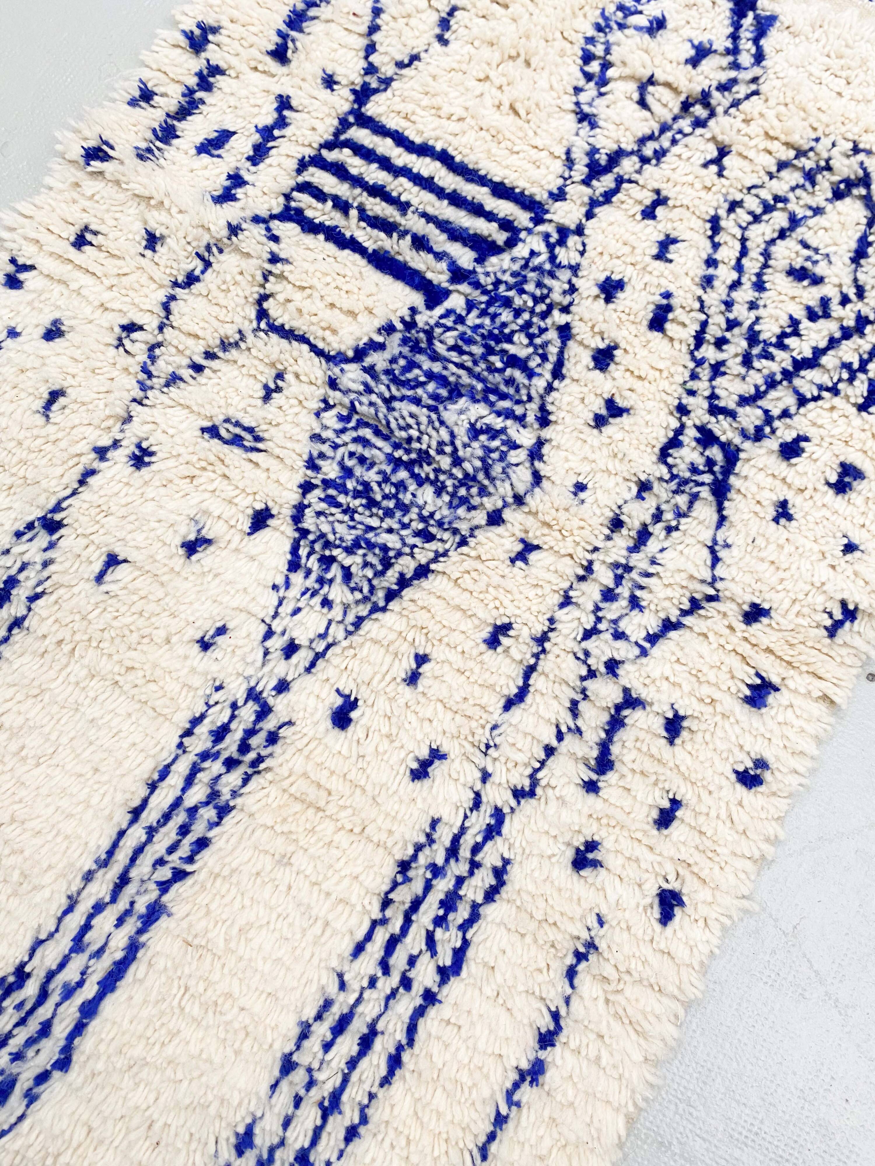 Azilal Moroccan Berber rug with majorelle blue patterns 1.40x0.92m