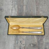 Salad servers