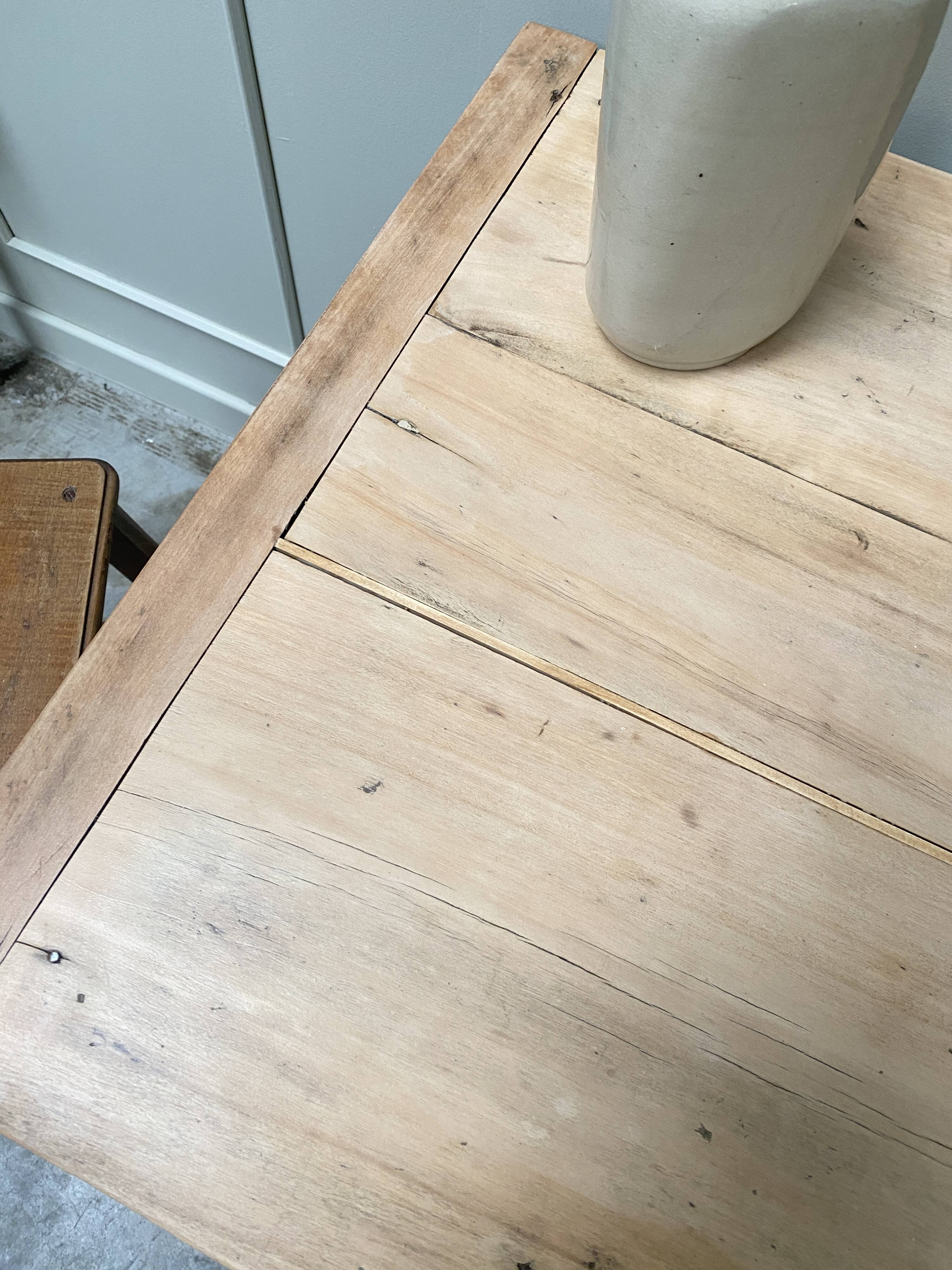 Petite table de ferme ou brureau