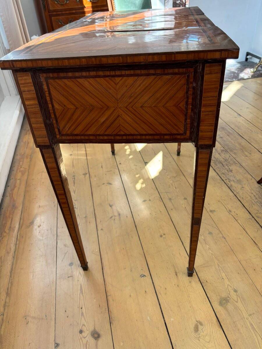 Ladies' dressing table from the Louis XVI period