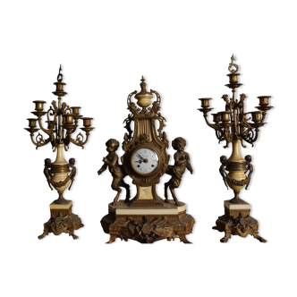 Garniture de cheminée en bronze doré marbre gris et porcelaine