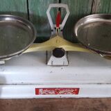 Small household scale with weight