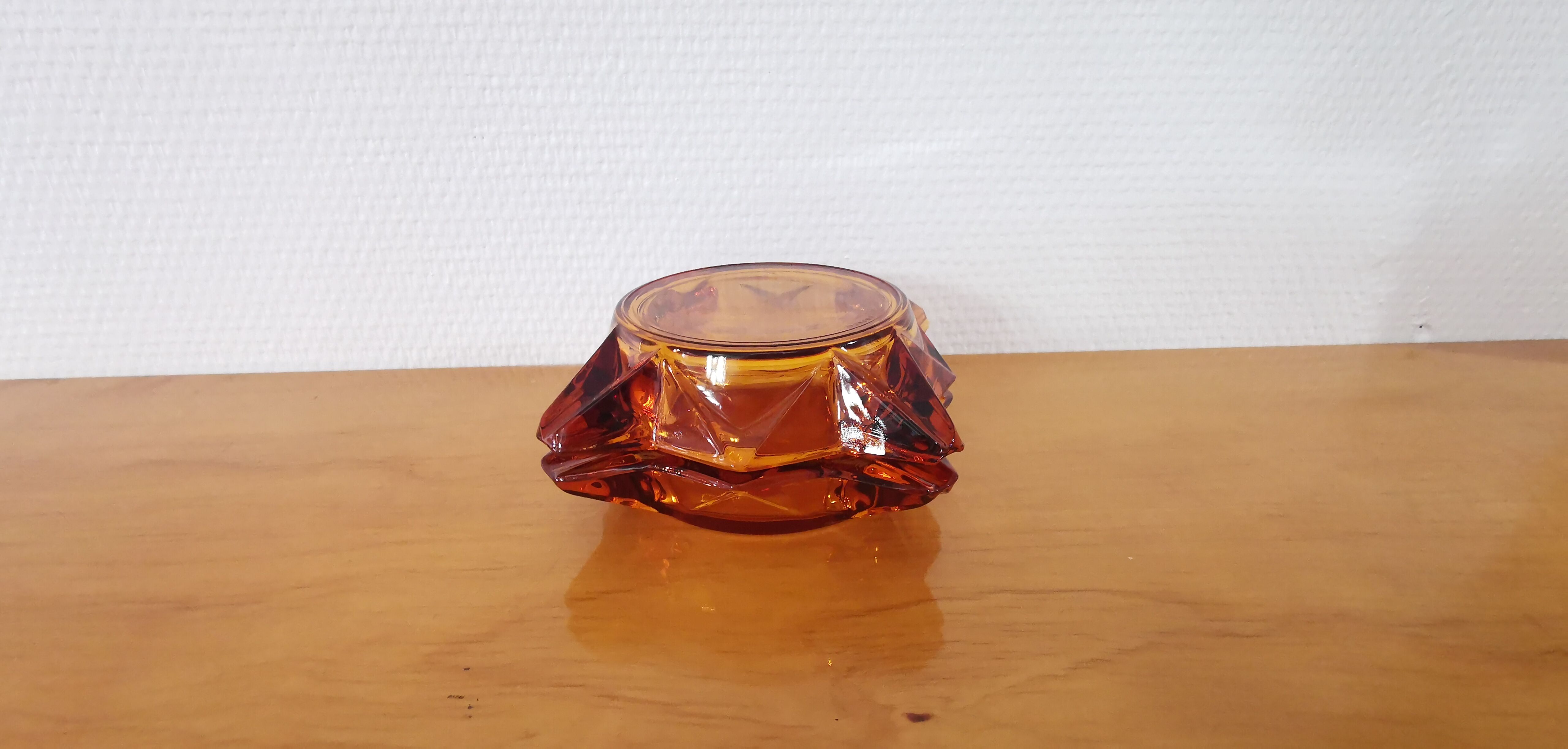 2 vintage luminarc amber star ashtrays from the 1970s