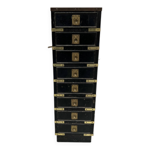 Meuble a huit petits