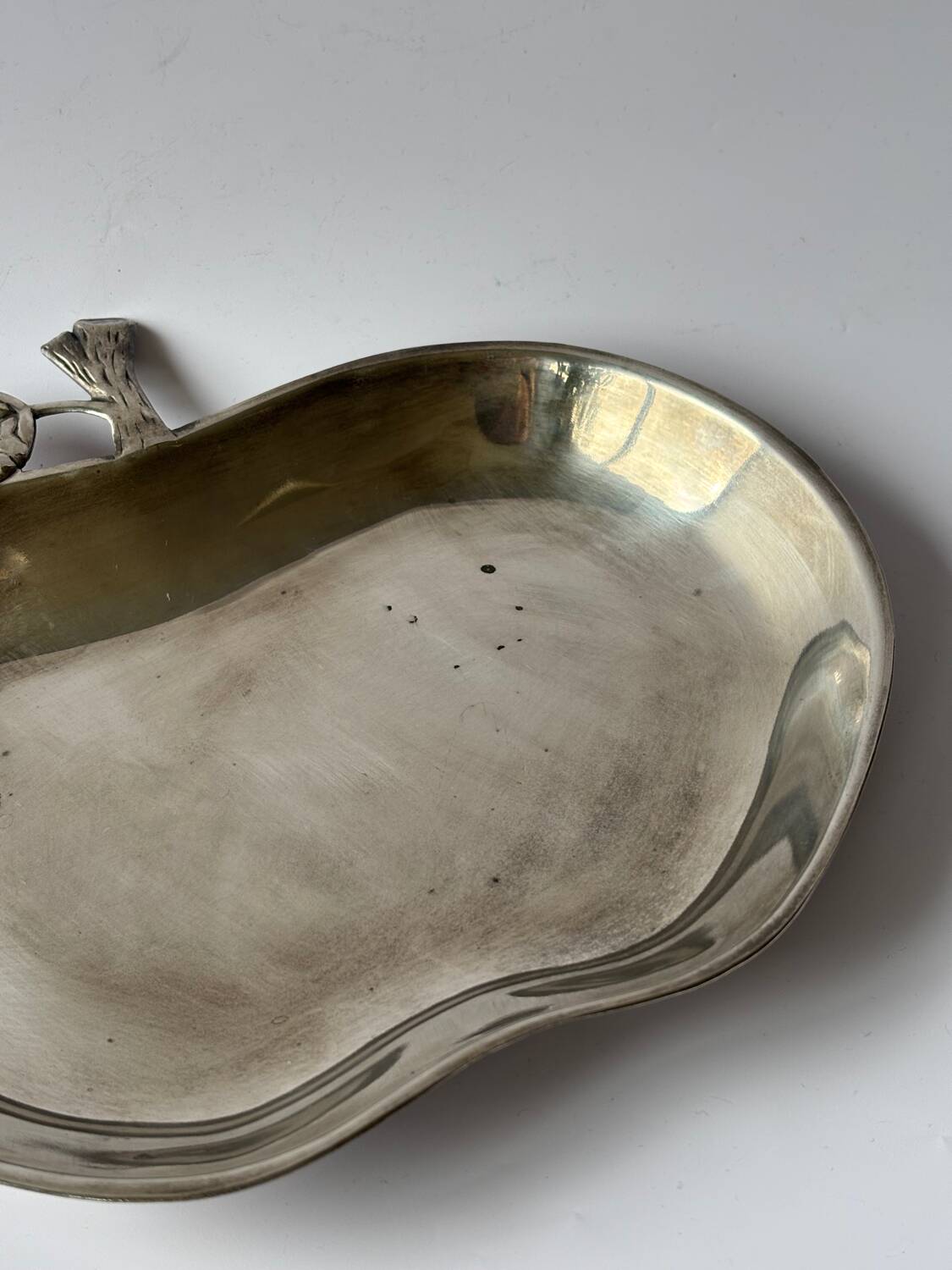 Silver metal apple pocket emptier