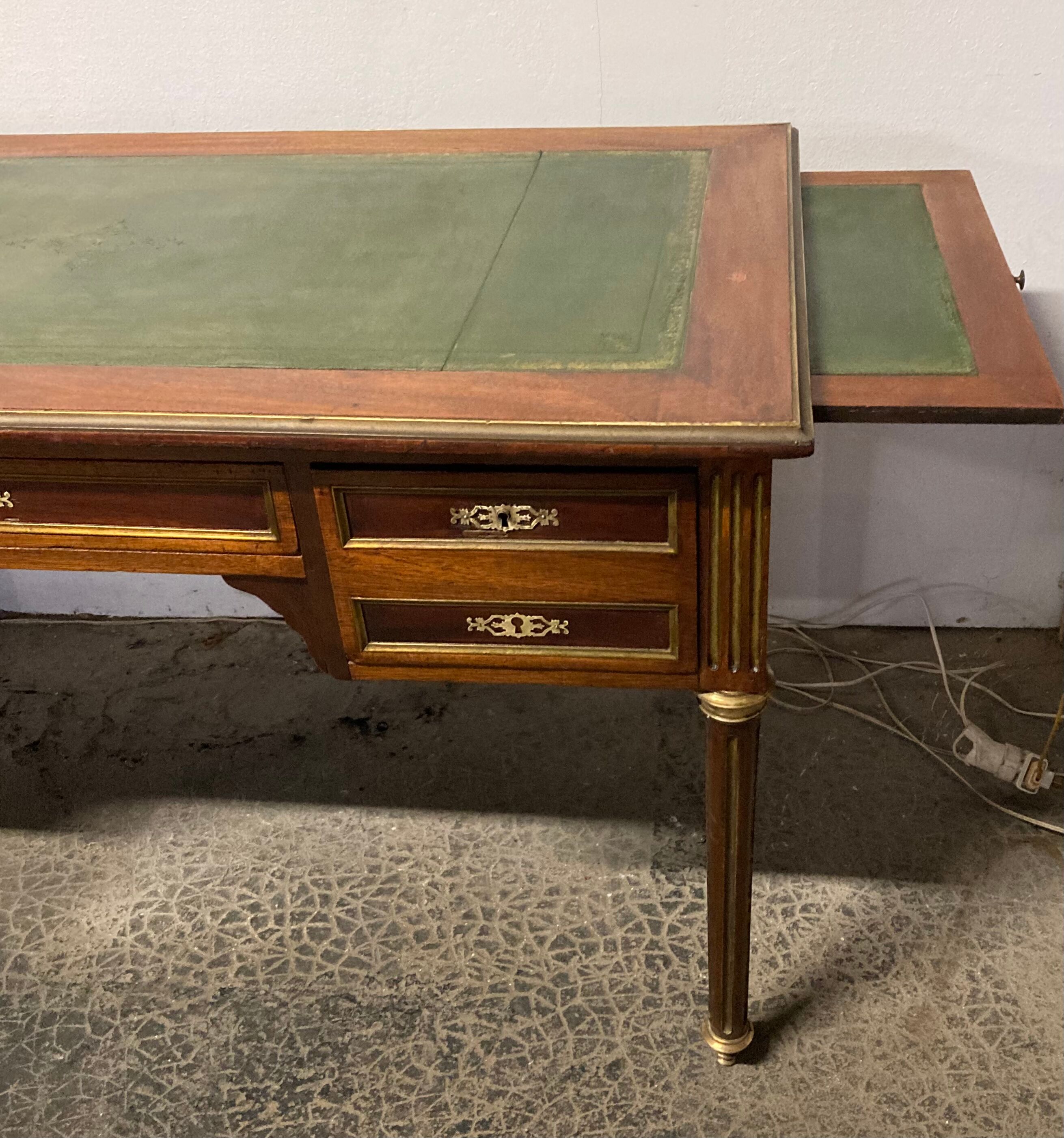 Bureau Louis XVI