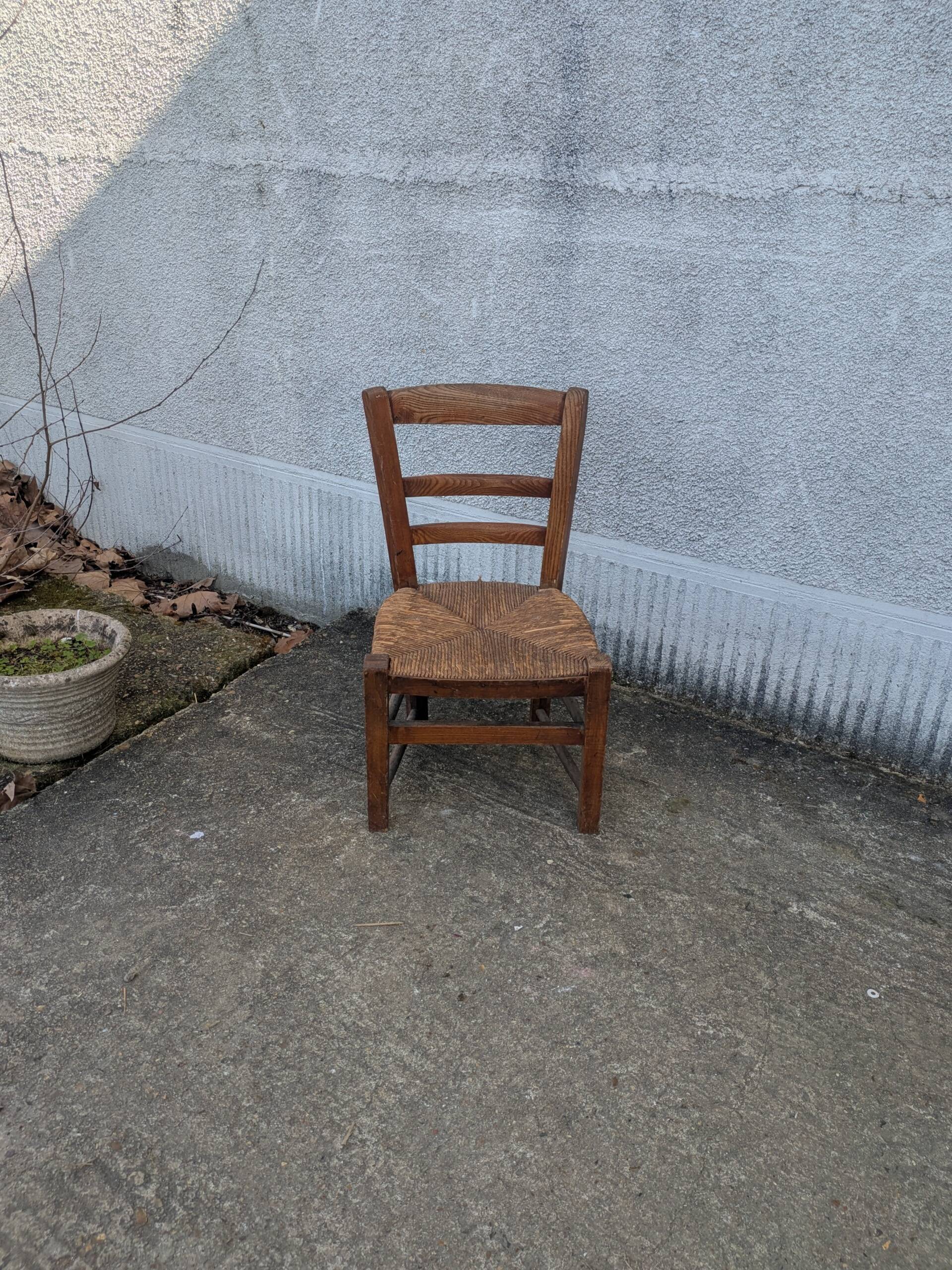 Petite chaise paillée enfant
