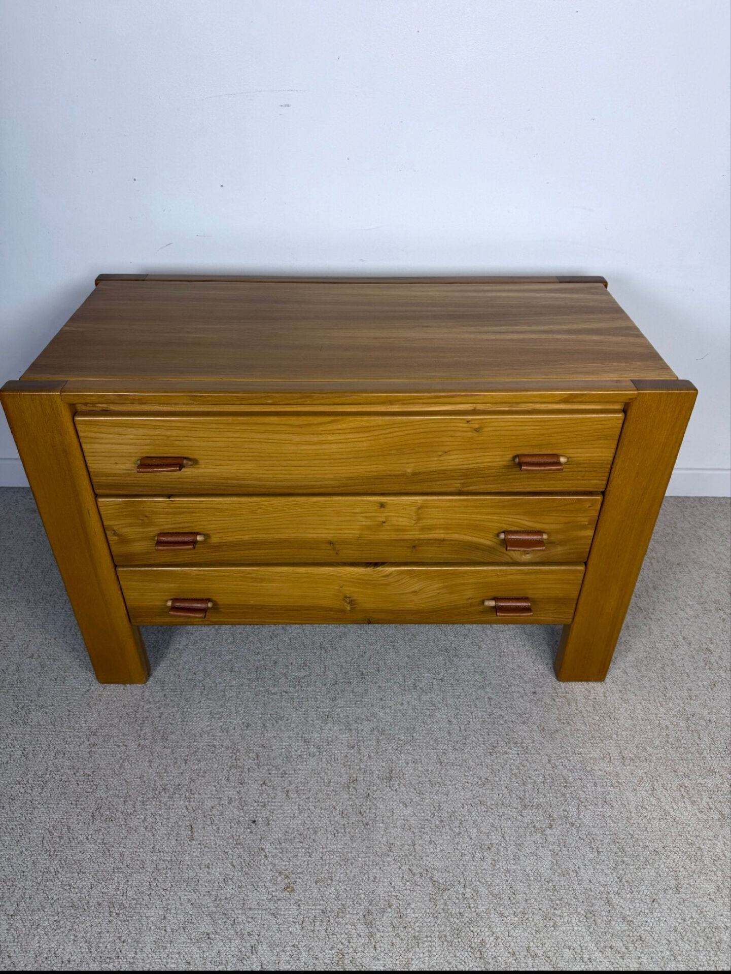 Elm chest of drawers - Regain house -
