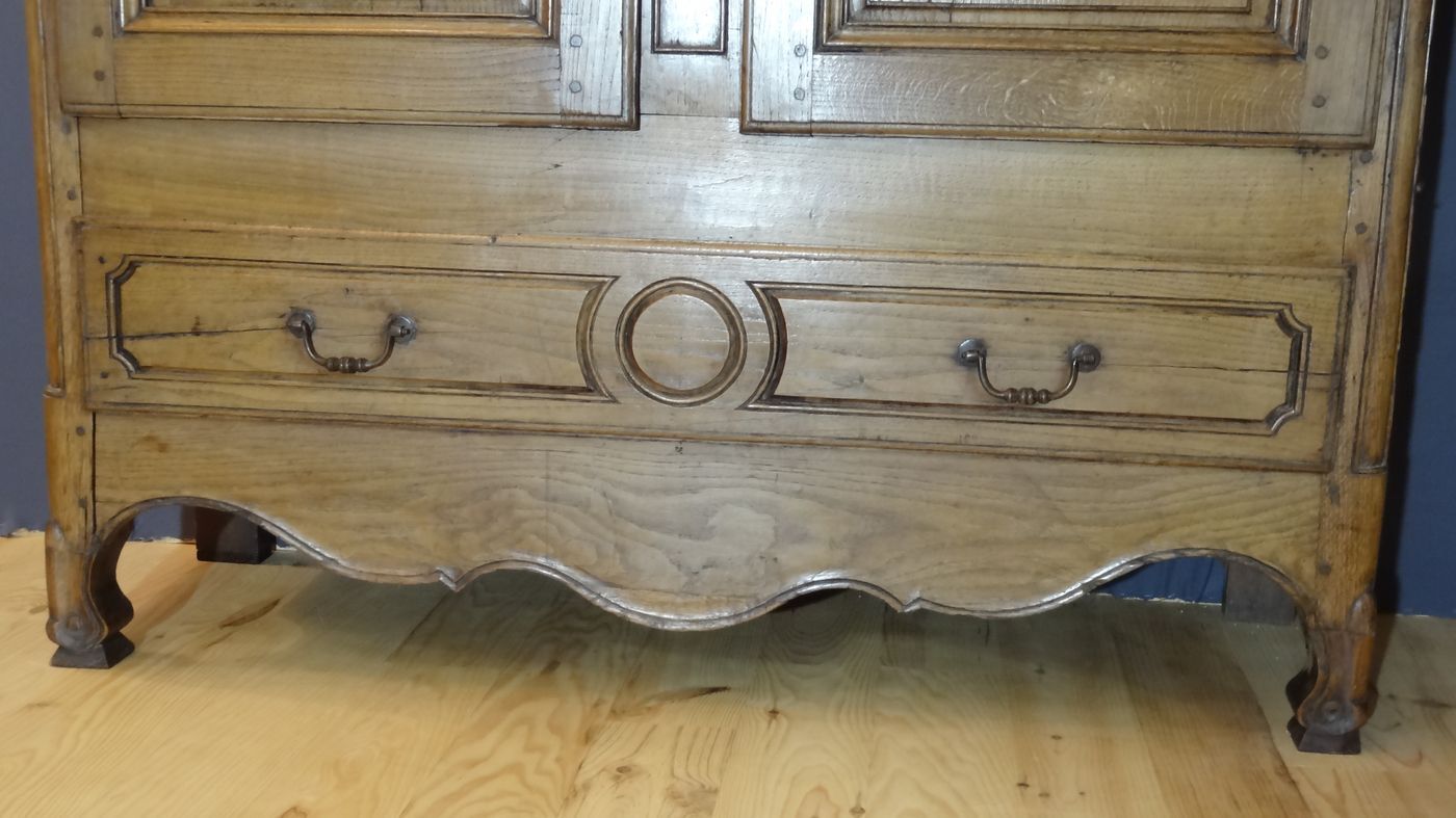 Louis XV period oak cabinet 1.57 x 2.53 m