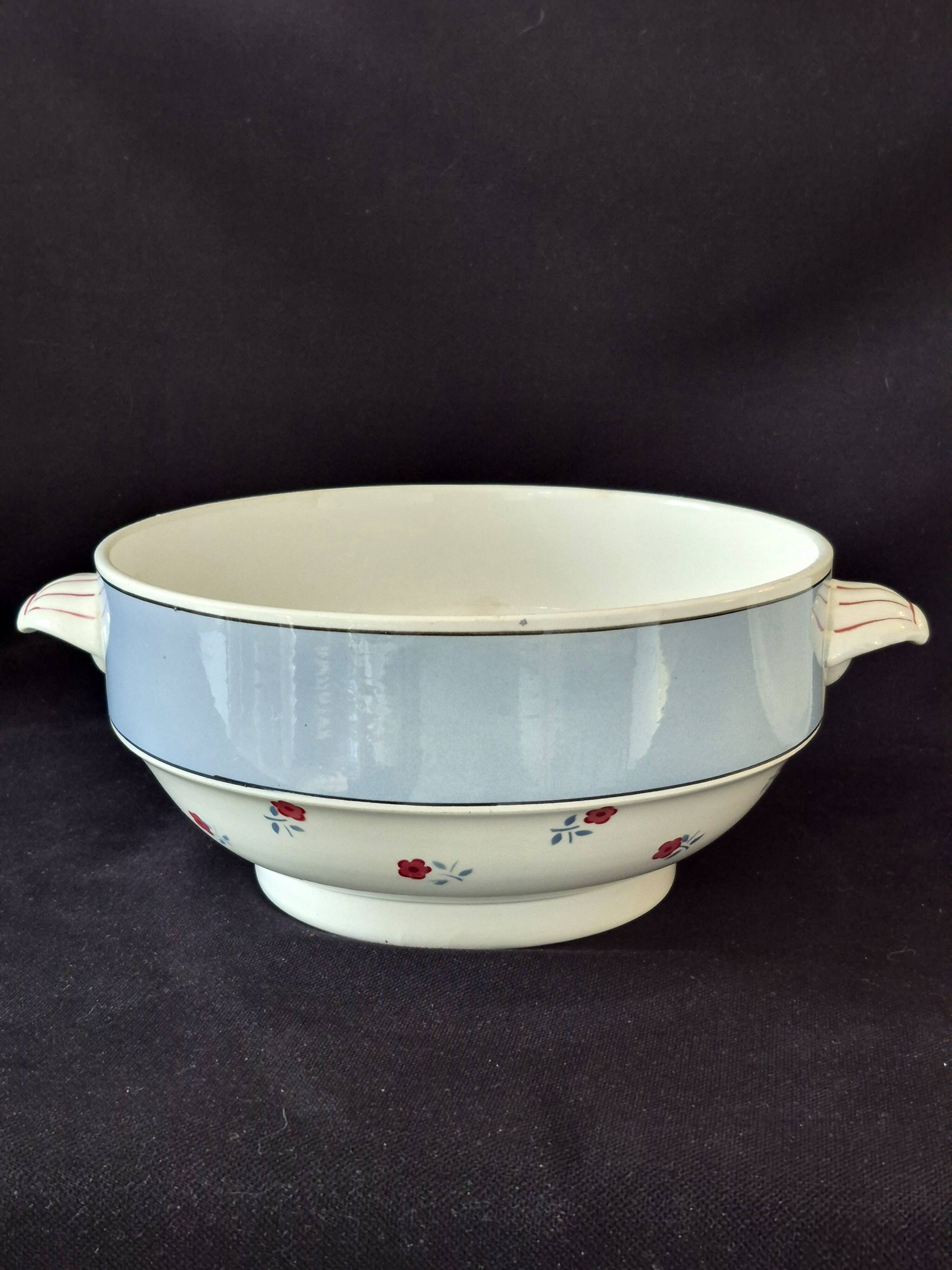 Grand légumier (soupière) en faïence de Digoin Sarreguemines, modèle AIX