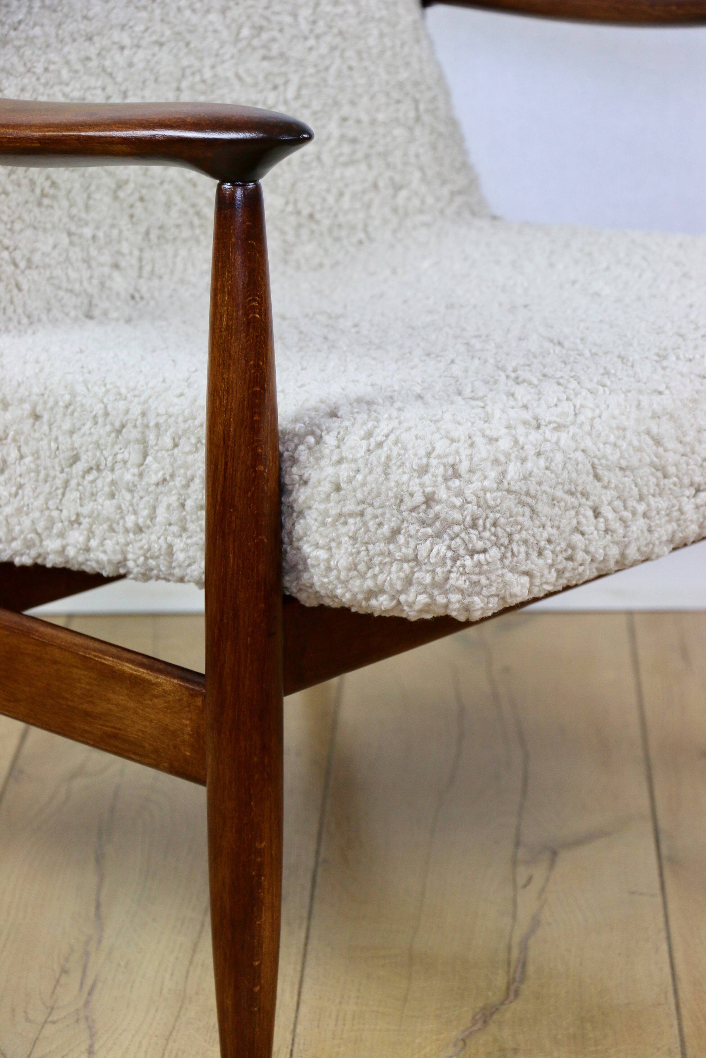 Vintage armchair GFM 300-202 design J.Kedziorek Loft 70s vintage beige boucle lamb - 2 pieces available