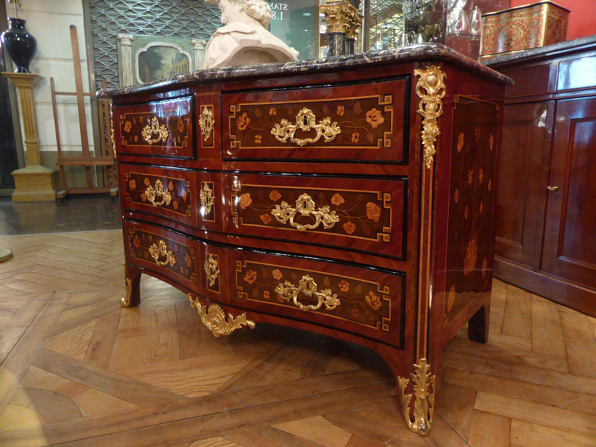 Flowers 18th century marquetry curved Dresser