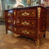 Commode galbée marqueterie de fleurs XVIIIème siècle
