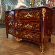 Flowers 18th century marquetry curved Dresser