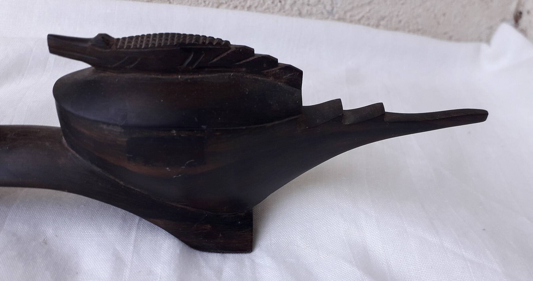 Salière et poivrier en bois sculpté
