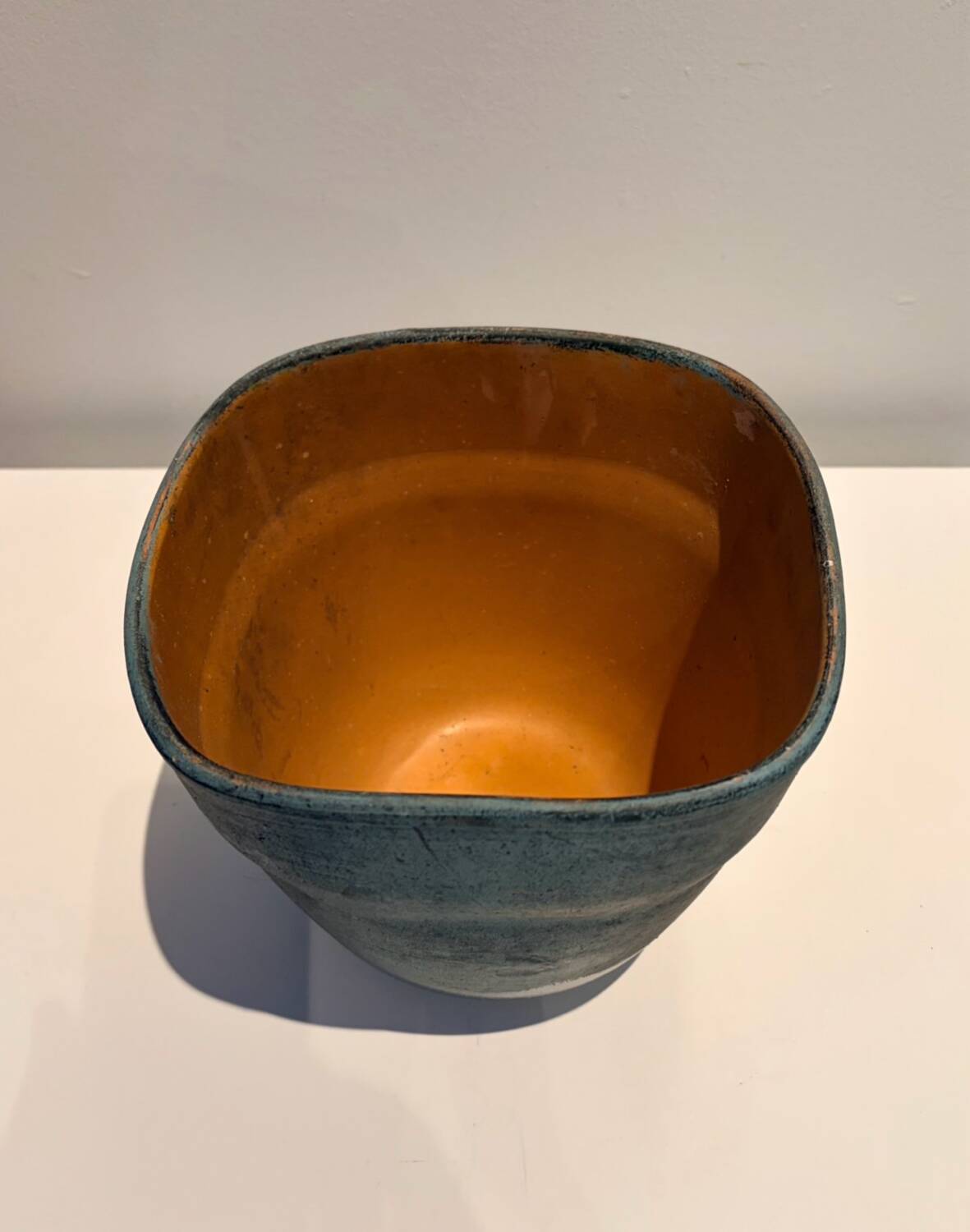 Cache-pot ancien en terre cuite émaillée TBE