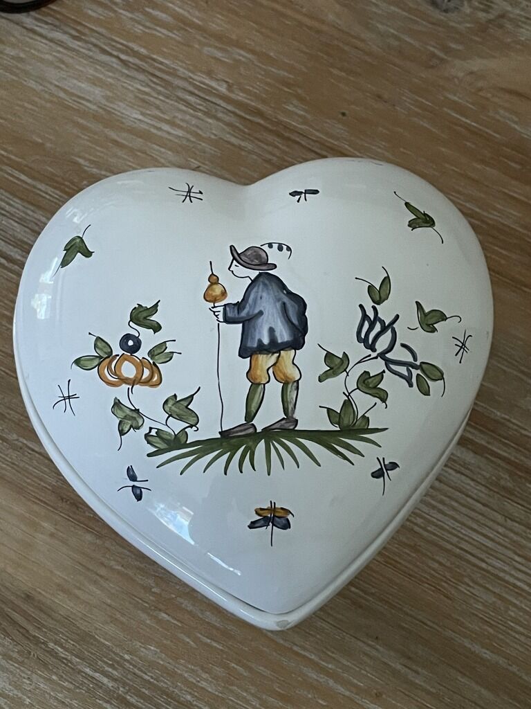 Moustiers earthenware candy box