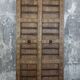 Porte indienne en teck naturelle et cabochons en laiton