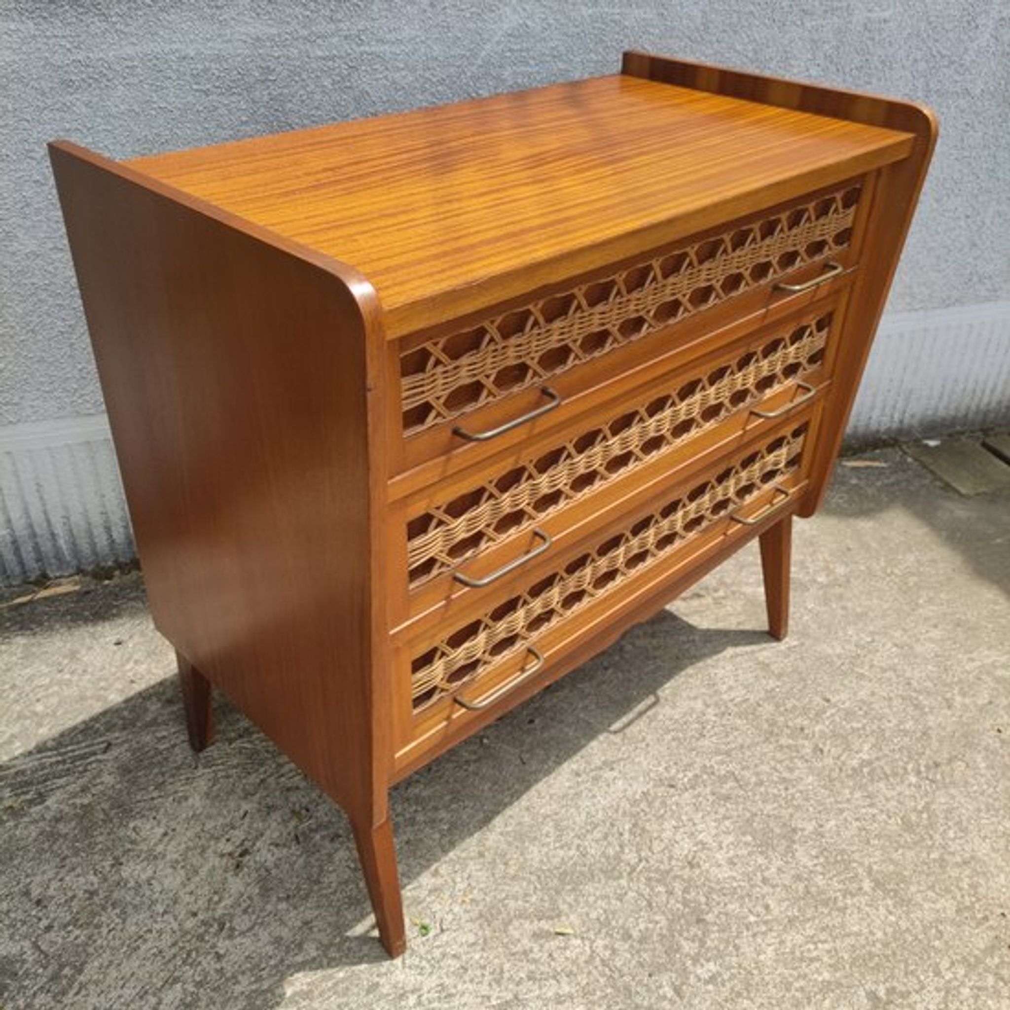Commode vintage en bois et rotin