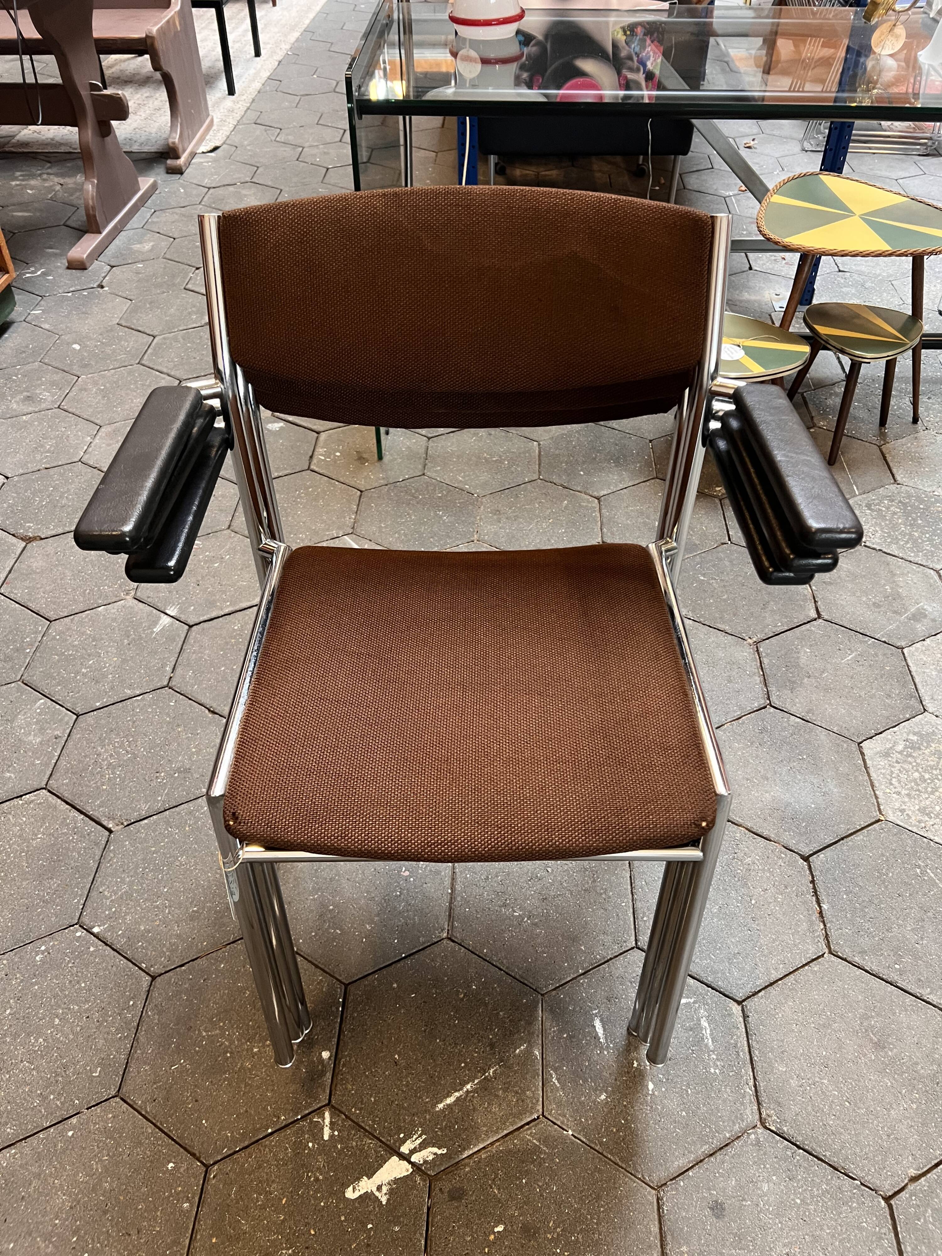 Set of 6 stackable chairs in rust colour by Gijs van der Sluis, 1970s.