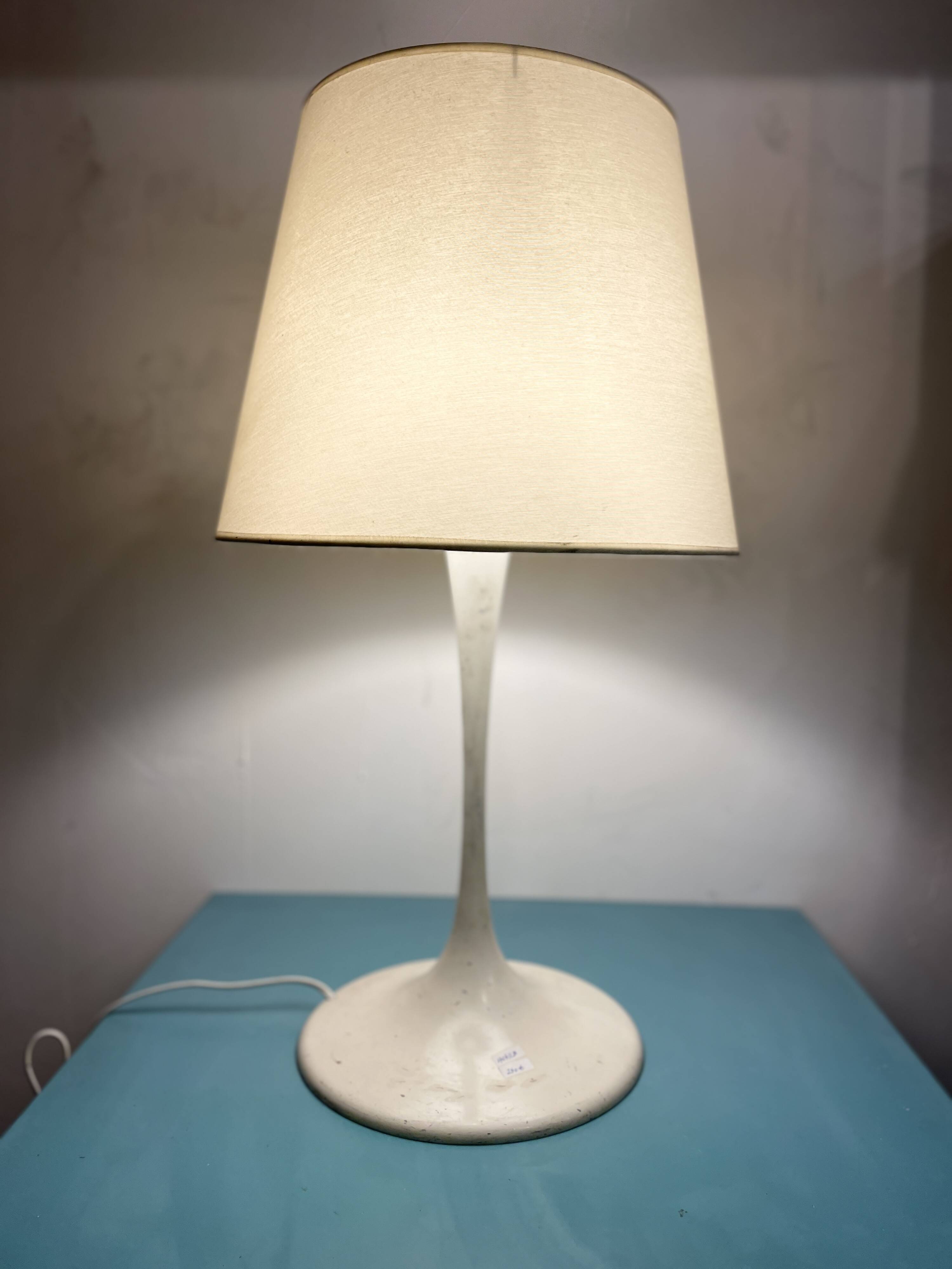 Vintage table lamp, elegant silhouette – 1960s