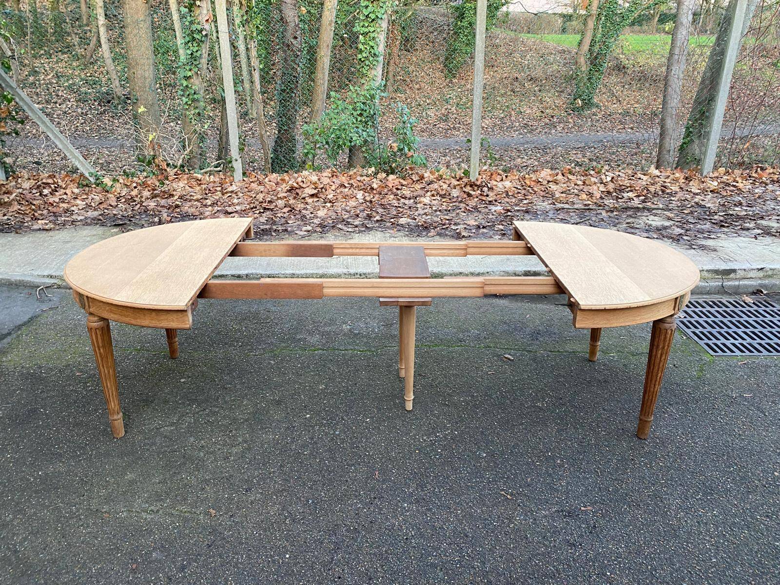 Renovated round Art Deco dining table in solid oak, 1950, 230cm extendable.