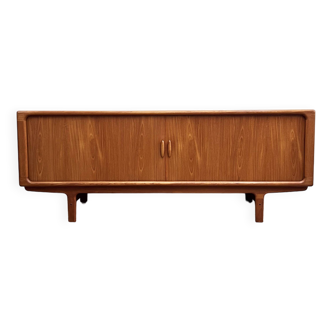 Buffet danois moderne du milieu du siècle en teck avec portes à tambour par Dyrlund, Danemark