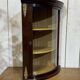 Vitrine d'angle murale anglaise en acajou des années 1950