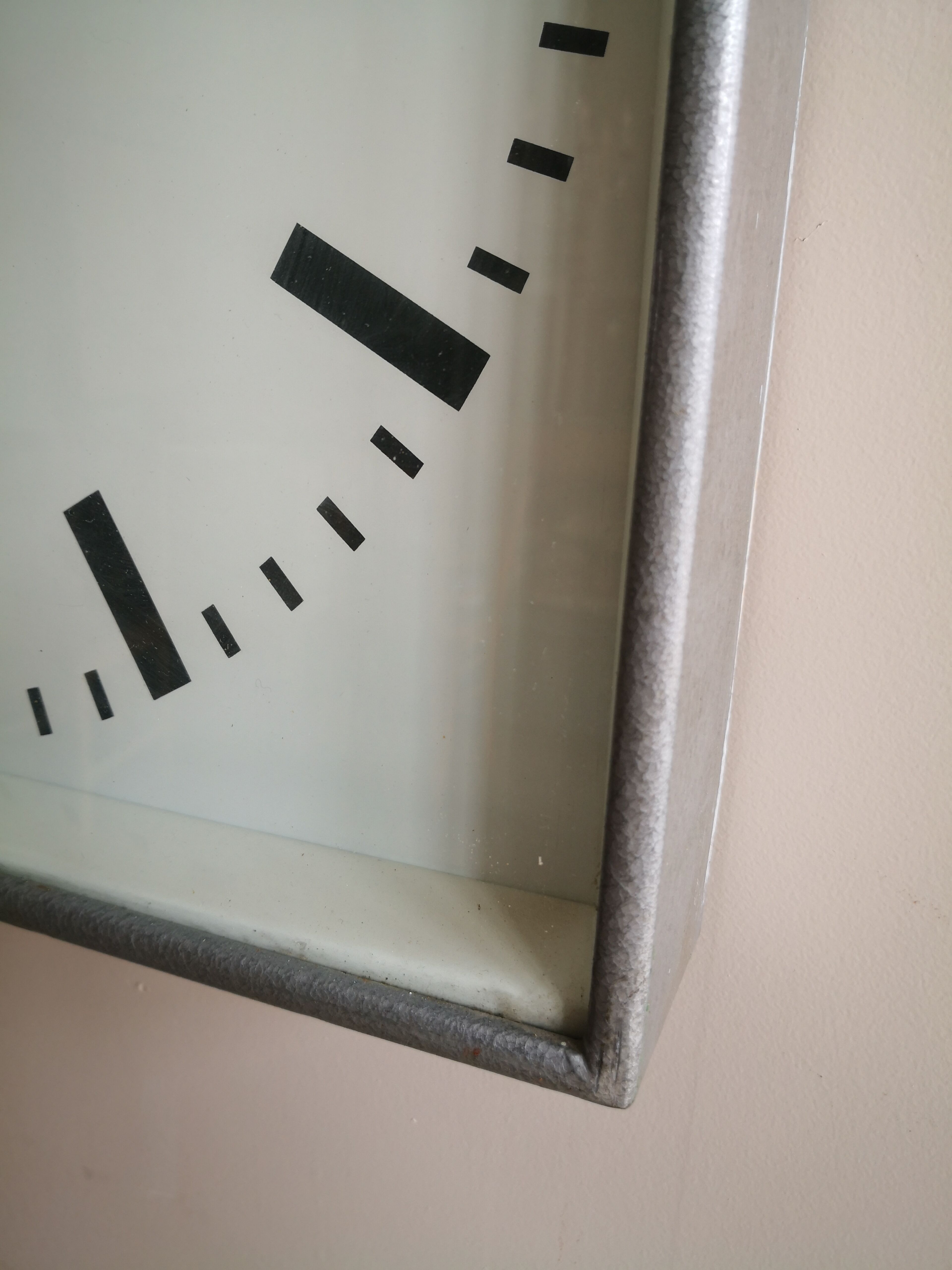 Industrial wall clock, Czechoslovakia station Pragotron 60