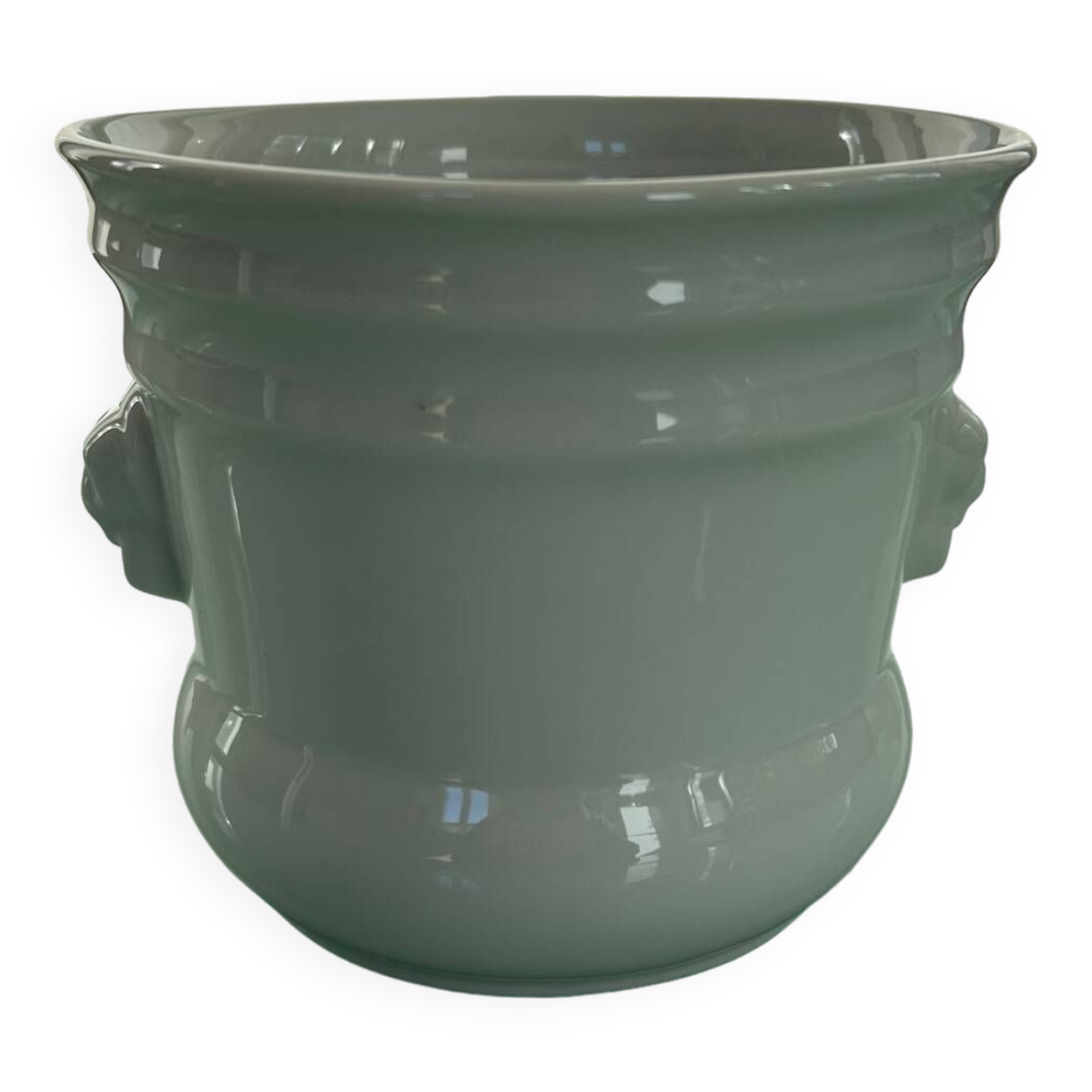 White porcelain cache-pot