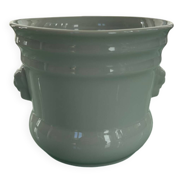 White porcelain cache-pot