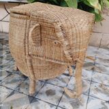 Vintage wicker/rattan elephant from the 70's - Large chest with padlock
