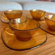 Service for 4 cups & saucers Vereco square with rounded corners amber glass 70s