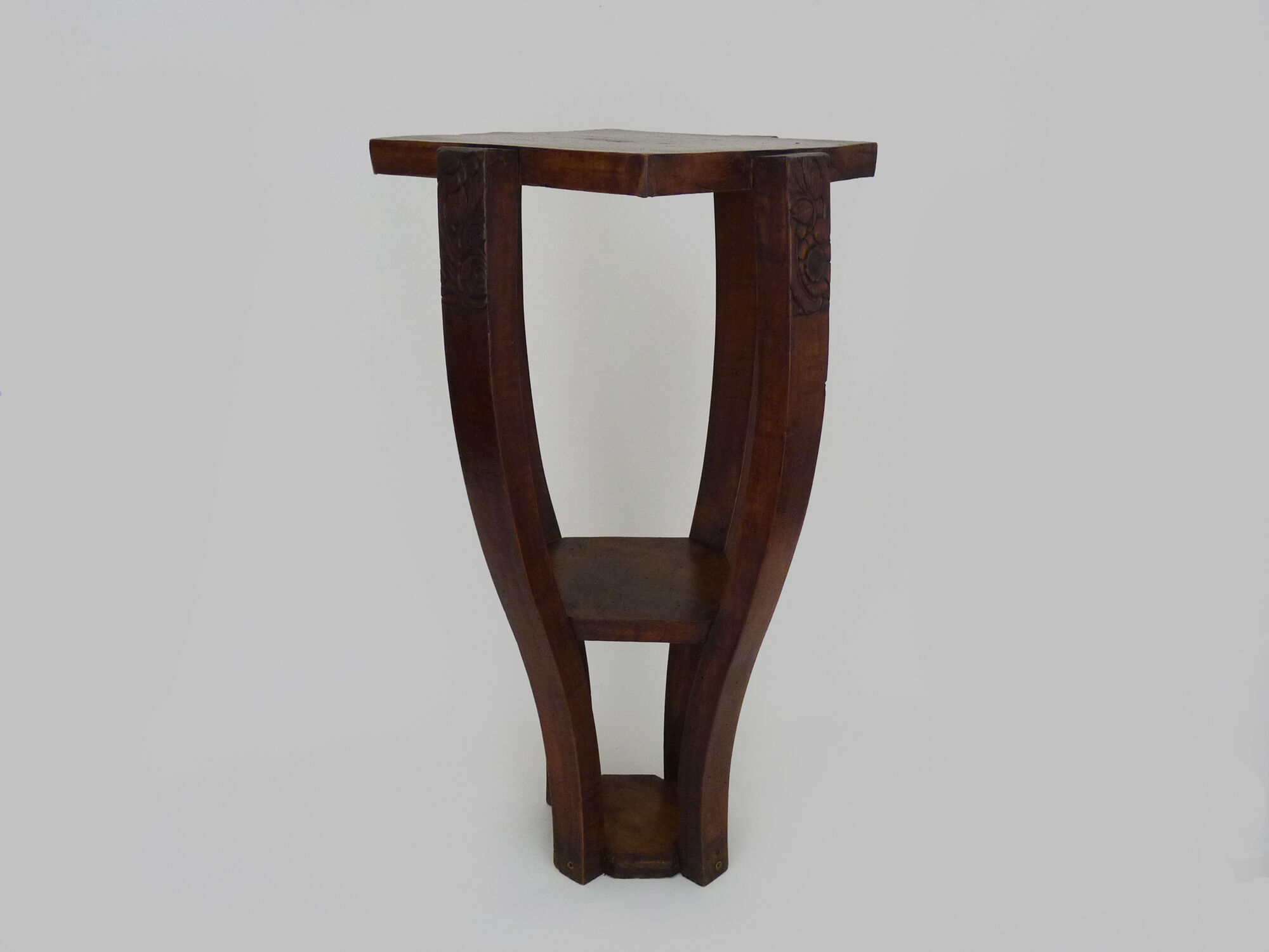 Sharness, wooden Art Deco plant holder, feet in an arc. Art Deco era